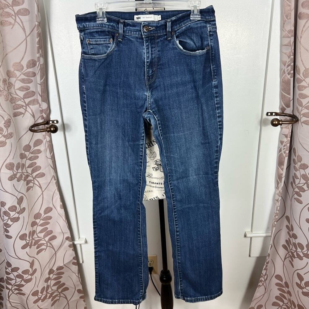 Levi’s Bootcut blue jeans with pockets